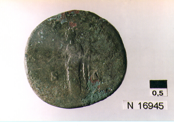R: busto laureato di Marco Aurelio a destra/V: figura femminile stante a sinistra con scettro nella sinistra e patera(?) nella destra; S C ai lati in basso (moneta, sesterzio) (sec. II d.C)