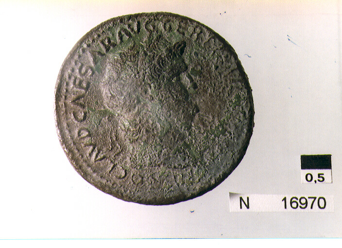 R:testa laureata di Nerone a destra/ V:Roma elmata seduta sulla corazza asinistra con Vittoria sulla mano sinistra e scettro nella destra,S C ai lati (moneta, sesterzio) (sec. I d.C)