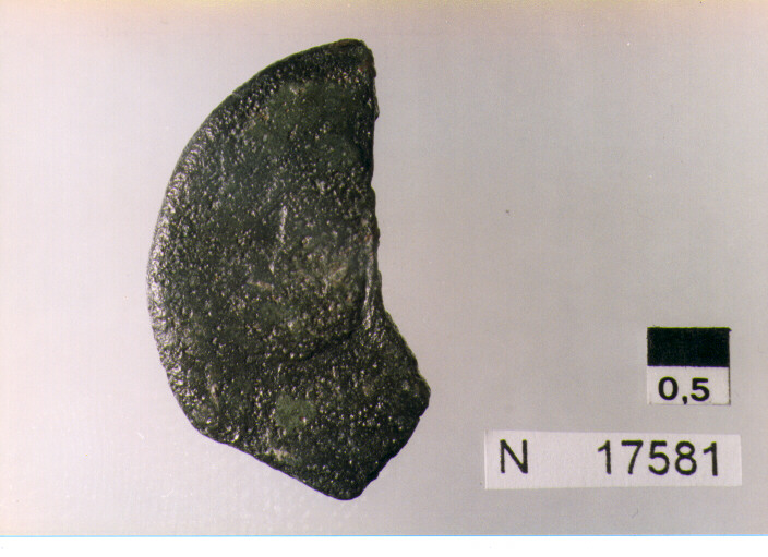 R:testa di Giano/ V:prua di nave (moneta, asse) (sec. III a.C) <br>Condizioni d'uso: <a class='link-esterno' href='https://docs.italia.it/italia/icdp/icdp-pnd-circolazione-riuso-docs/it/v1.0-giugno-2022/testo-etichetta-BCS.html' target='_bcs'>Beni Culturali Standard (BCS)</a>