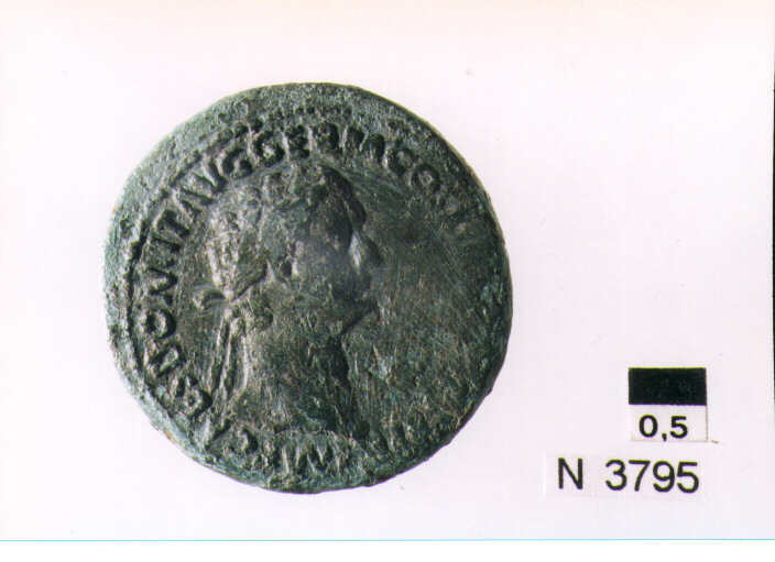 R/ testa laureata di Domiziano a destra; V/ Virtus stante a destra tiene il parazonium e la lancia (moneta, asse) (sec. I d.C)
