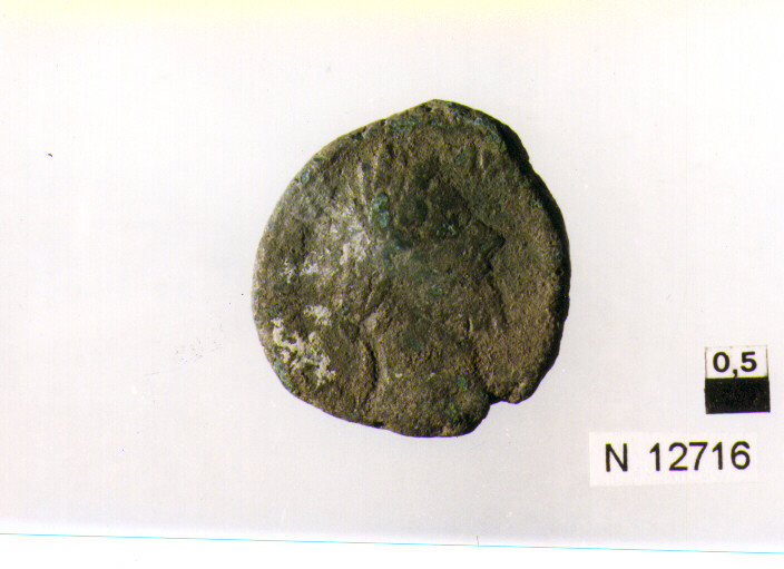 R/ testa laureata di Marco Aurelio a destra; V/ figura femminile drappeggiata seduta a sinistra (moneta, asse) (sec. II d.C)