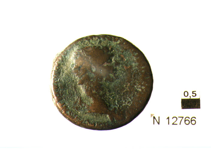 R/ testa di Domiziano(?) a destra; V/ vittoria alata con corona e ramo dipalma(?), che avanza verso destra (moneta, asse) (sec. I d.C)