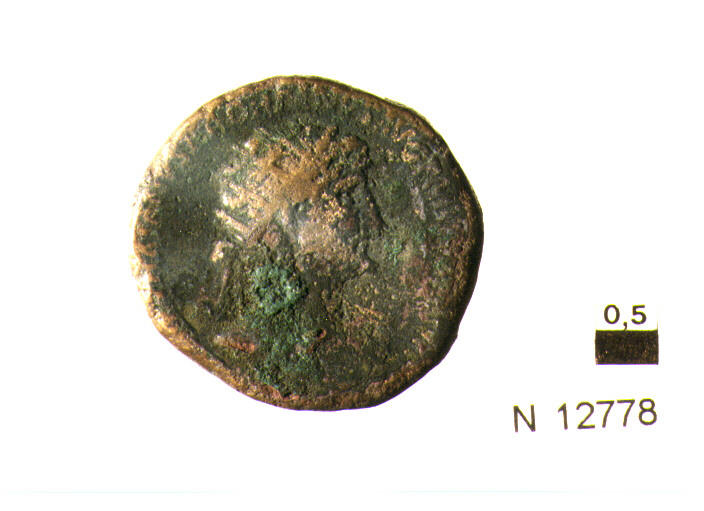 R/ busto radiato di Adriano a destra; V/ Virtus elmata a destra, con lancia e parazonium (moneta, dupondio) (sec. II d.C)