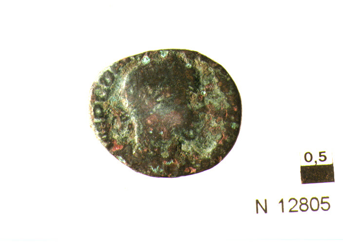 R/ testa laureata di Gordiano III a destra; V/ Sole stante di fronte, la testa verso sinistra, il braccio destra sollevato, nella sinistra tiene ilglobo (moneta, asse) (sec. III d.C)