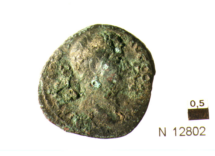 R/ testa laureata di Adraino a destra; V/ Annona stante a sinistra con spighe di grano su modio, e nella mano sinistra timone (moneta, asse) (sec. II d.C)