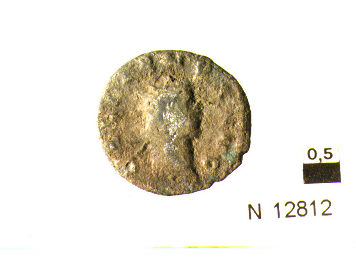 R/ testa radiata di imperatore a destra; V/ Sole stante a sinistra con globo nella mano sinistra (moneta, antoniniano) (sec. III d.C)