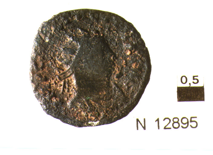 R/ busto di imperatore con corona radiata a destra; V/ non identificabile (moneta, antoniniano) (sec. III d.C)