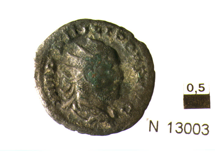 R/ busto drappeggiato di Filippo radiato a destra; V/ Nobilitas (?) stante a sinistra con scettro e globo (moneta, antoniniano) (sec. III d.C)