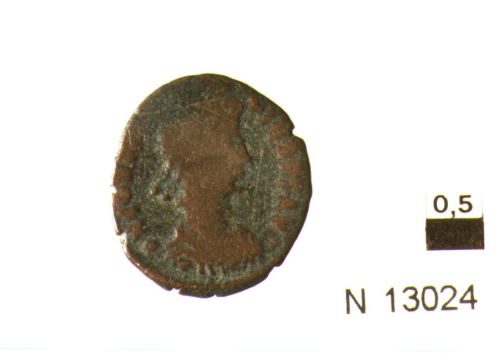 R/ busto drappeggiato e corazzato di Costanzo diademato a destra; V/ imperatore in abiti militari colpisce cavaliere caduto (moneta, follis) (sec. IV d.C)