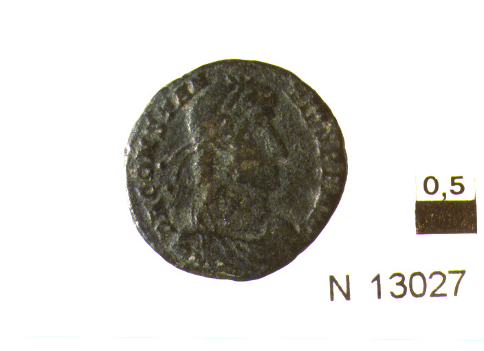 R/ busto di imperatore Costanzo II drappeggiato, corazzato e diademato a destra; V/ imperatore in abiti militari a sinistra, colpisce un cavaliere caduto (moneta, follis) (sec. IV d.C)