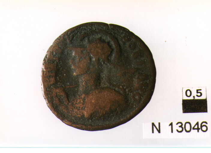 R/ busto elmato e corazzato di Probo radiato a sinistra con lancia e scudo; V/ imperatore che cavalca verso sinistra con scettro, in basso prigioniero (moneta, follis) (sec. III d.C)