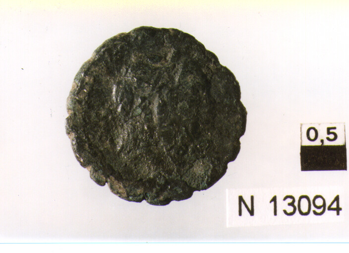 R/ testa laureata di Giove a destra; V/ Europa su toro in corsa verso sinistra, dietro fulmine, davanti foglia d'edera (moneta, denario serrato) (sec. I d.C)