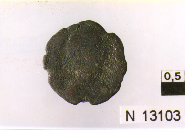 R/ busto di imperatore non identificato a destra; V/ imperatore in abiti militari a sinistra colpisce con lancia un cavaliere caduto (moneta, follis) (sec. IV d.C)