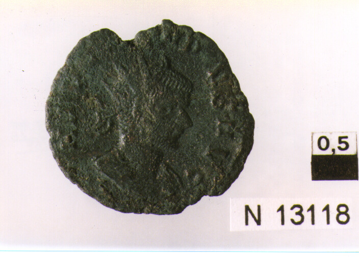 R/ testa di Claudio con corona radiata a destra; V/ non identificabile (moneta, antoniniano) (sec. III d.C)