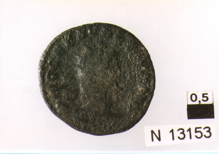 R/ testa radiata di imperatore Valeriano a destra; V/ altare (moneta, antoniniano) (sec. III d.C)