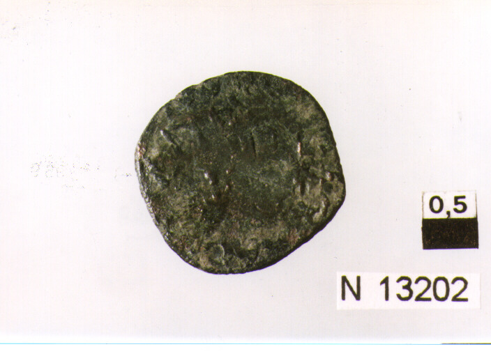 R/ testa radiata a destra; V/ sopra asticella orizzontale cavallo gradiente a destra, con zampa sinistra alzata (moneta, cavallo) (sec. XV d.C)