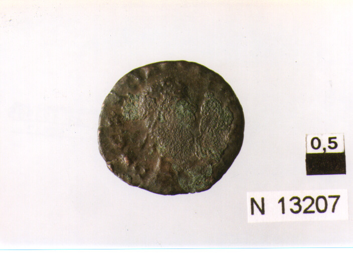 R/ busto corazzato e diademato di imperatore non identificabile a destra;V/ imperatore che avanza verso destra trascinando un nemico e tenendo il labaro (moneta, follis) (sec. IV d.C)
