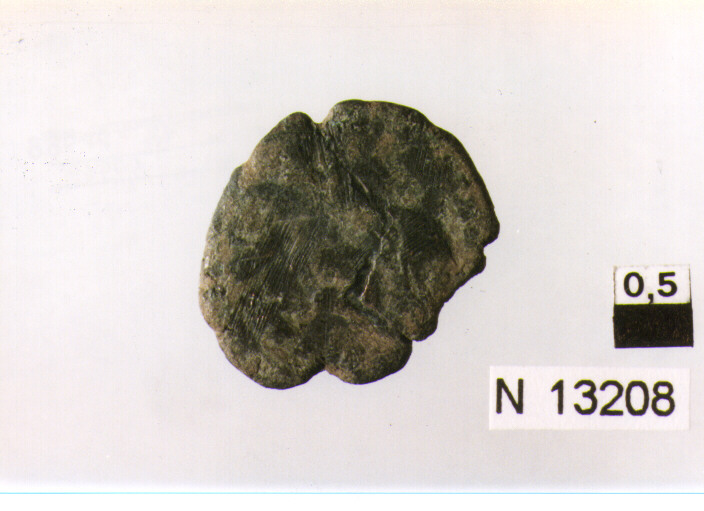 R/ busto drappeggiato di imperatore a destra; V/ imperatore a sinistra colpisce cavaliere caduto (moneta, follis) (sec. IV d.C)