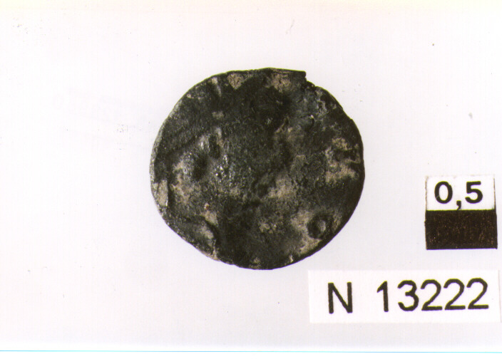 R/ testa radiata di Valeriano (?); V/ altare (moneta, antoniniano) (sec. III d.C)