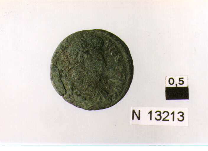 R/ busto corazzato e diademato di Costanzo II a destra; V/ imperatore a sinistra colpisce cavaliere caduto (moneta, follis) (sec. IV d.C)