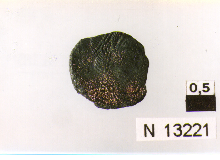 R/ busto corazzato e diademato di imperatore non identificabile a destra;V/ imperatore a sinistra colpisce con lancia cavaliere caduto (moneta, follis) (sec. IV d.C)