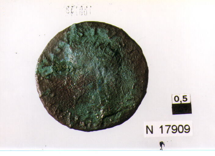 R/ testa radiata di Augusto a destra; V/ altare (moneta, asse) (sec. I d.C)