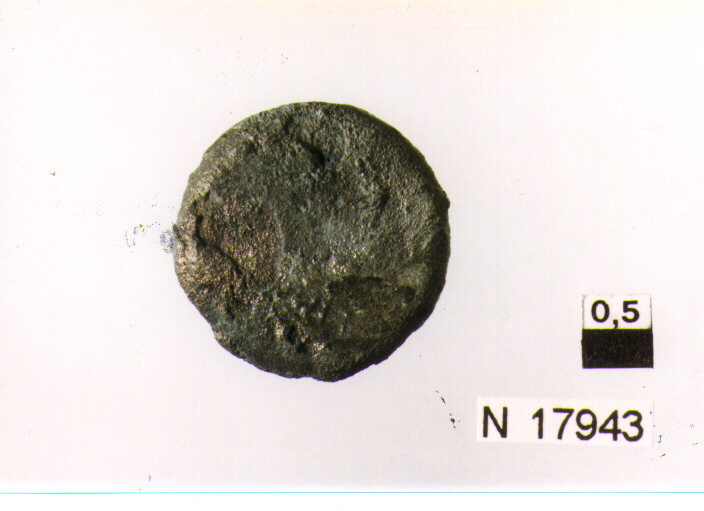 R/ non identificabile; V/ gallo a destra, davanti iscrizione (moneta, litra) (sec. III a.C)