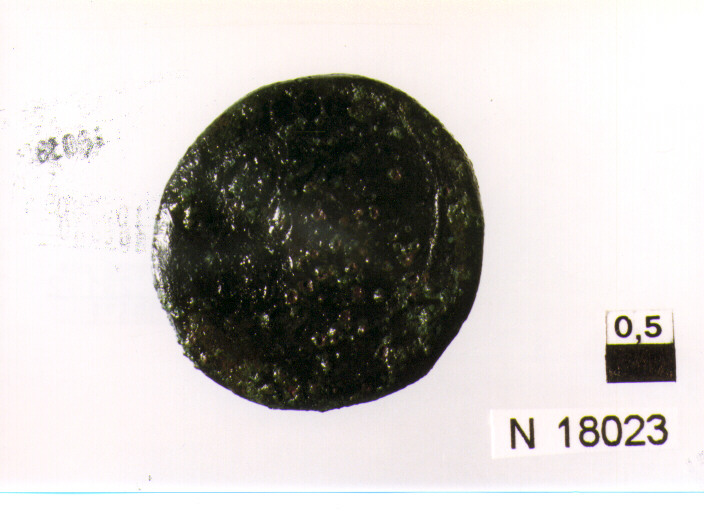 R/ testa di Minerva con elmo attico a destra; sopra quattro globetti; V/ prua a destra, sotto quattro globetti, davanti monogrammi (moneta, triente) (sec. III a.C)