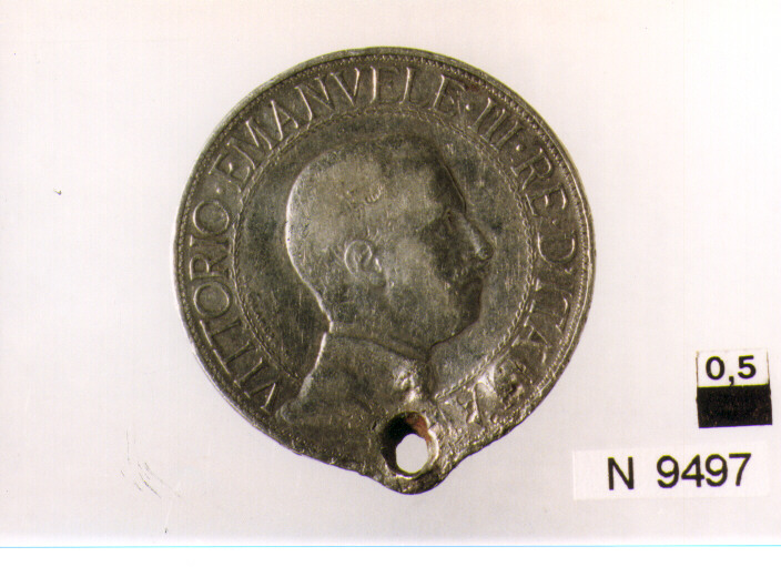 R/ semibusto in uniforme a destra cerchio ornato con fogliette; V/ l'italia armata con ramo e scudo in quadriga a sinistra (moneta, due lire) (XX sec. d.C)