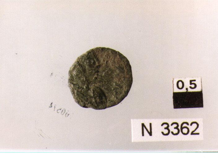 R/ busto di imperatore a destra; V/ vittoria volta a sinistra (moneta, follis) (sec. IV d.C)