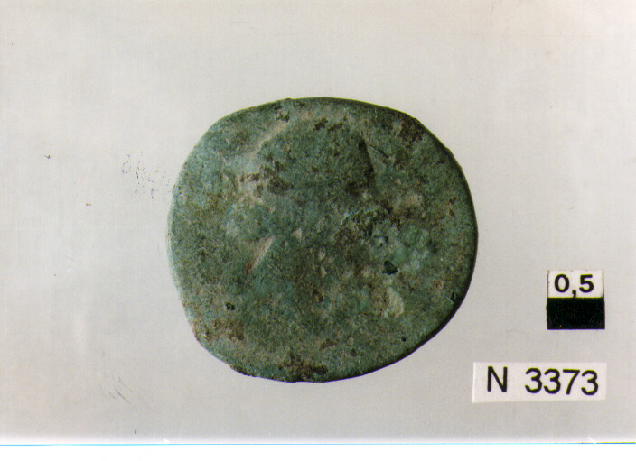 R/ busto di imperatrice Faustina(?) a destra; V/ figura femminile drappeggiata stante a sinistra Felicitas(?) (moneta, asse) (sec. II d.C)