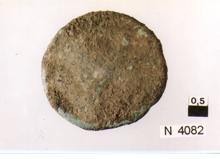 R/ testa laureata di imperatore non id. a destra; V/ illeggibile (moneta, asse) (secc. I/ II d.C)