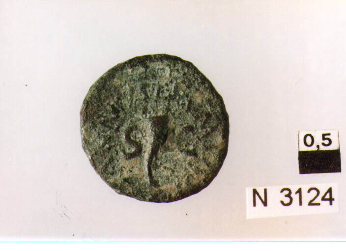 R/ cornucopia tra iscrizione; V/ altare con ghirlanda (moneta, quadrante) (secc. I a.C./ I d.C)