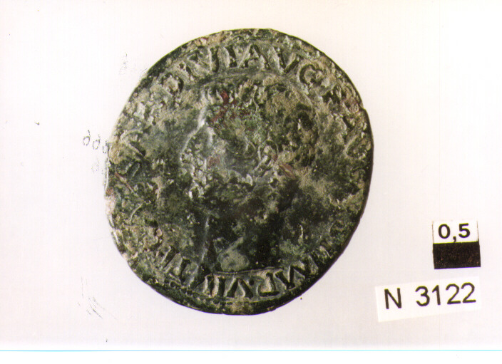 R/ testa nuda di Tiberio a sinistra; V/ figura femminile drappeggiata, seduta a destra, con piedi su sgabello, tiene una patera e uno scettro (moneta, asse) (sec. I d.C)
