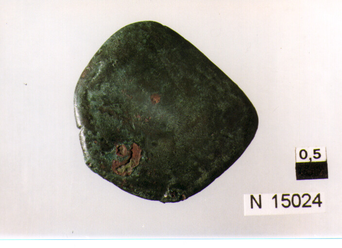 R/ illeggibile; V/ castello con tre torri da cui sorge un leone (moneta, nove cavalli) (sec. XVII d.C)