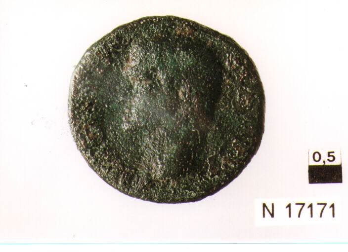 R/ testa di Agrippa(?) a sinistra; V/ Nettuno stante a sinistra con tridente e piccolo delfino (moneta, asse) (sec. I d.C)