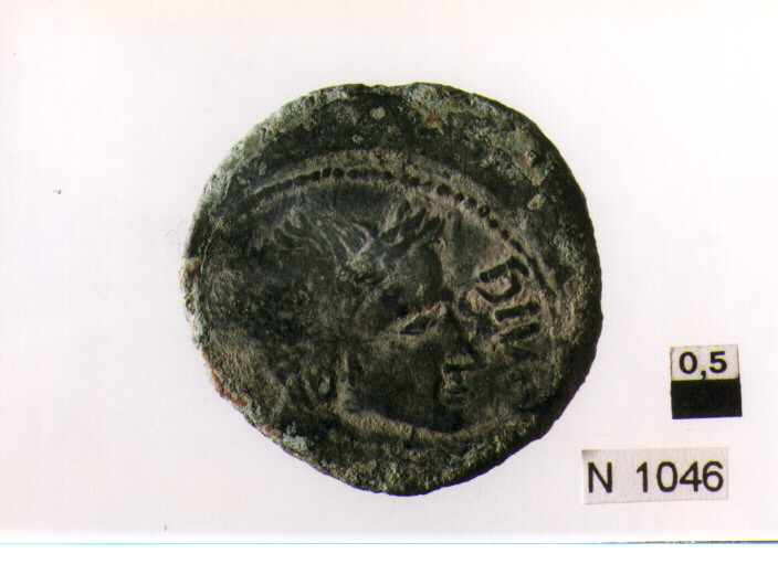 R/ testa di Ottaviano a destra; V/ testa laureata di Cesare a destra (moneta, asse) (sec. I a.C)