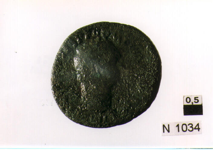 R/ testa laureata di Domiziano a destra; V/ Minerva stante a destra elmata con scudo e lancia (moneta, asse) (sec. I d.C)