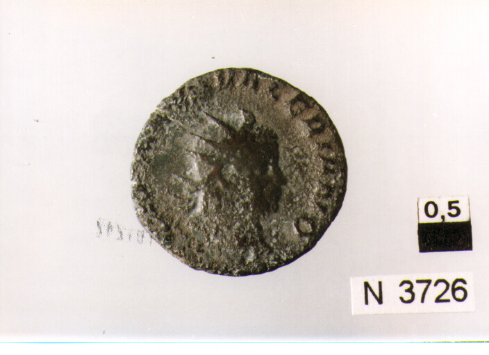 R/ busto di Valeriano radiato a destra; V/ altare (moneta, antoniniano) (sec. III d.C)