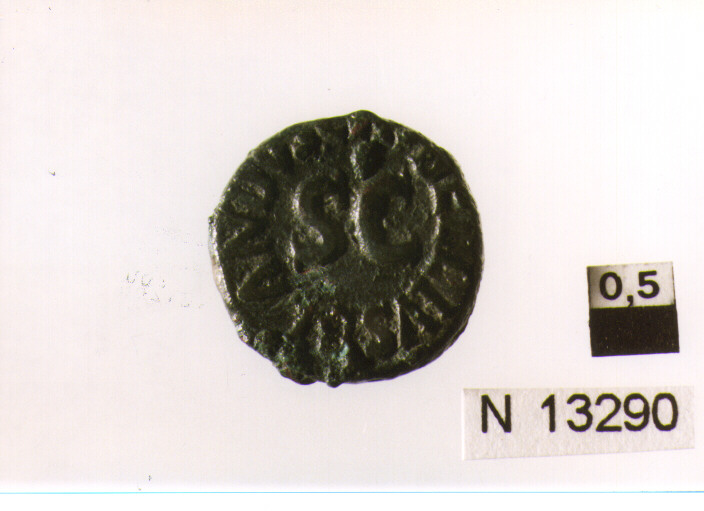 R/ iscrizione nel campo; V/ altare con ghirlanda (moneta, quadrante) (sec. I a.C)