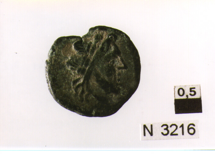 R/ testa laureata di Apollo a destra; V/ vittoria a destra incorona trofeo (vittoriato) (sec. III a.C)