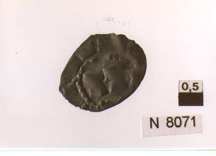 R/ monogramma di Enrico; V/ nel campo quattro lettere in cerchio (moneta, denaro) (sec. XI d.C)