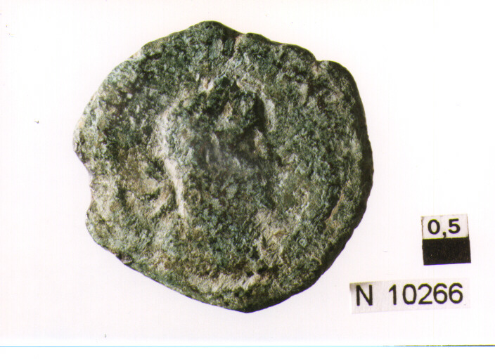 R/ busto di imperatore Treboniano Gallo(?) laureato a destra; V/ Virtus elmata stante a sinistra con lancia e scudo (moneta, sesterzio) (sec. III d.C)