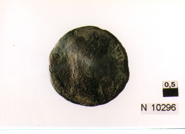 R/ testa di Adriano(?) a destra; V/ figura femminile drappeggiata stante a destra (moneta, asse) (sec. II d.C)