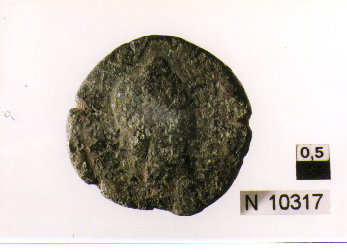 R/ busto di Sabina(?) a destra; V/ Pietas(?) drappeggiata, stante di fronte con la testa a destra, tiene le mani su due bambini stanti ai suoi lati (moneta, asse) (sec. II d.C)