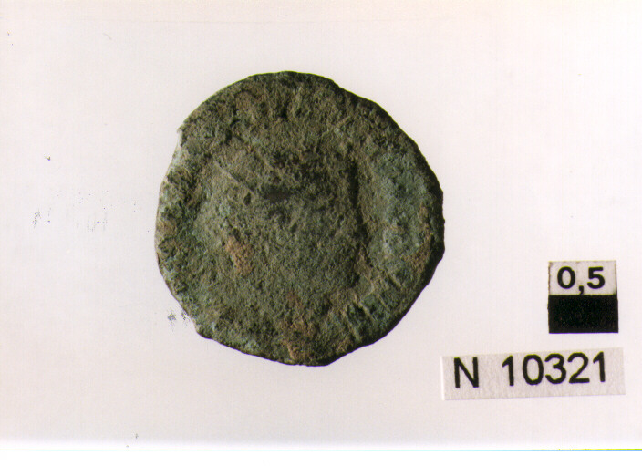 R/ testa radiata di imperatore non id. a destra; V/ illeggibile (moneta, antoniniano) (sec. III d.C)