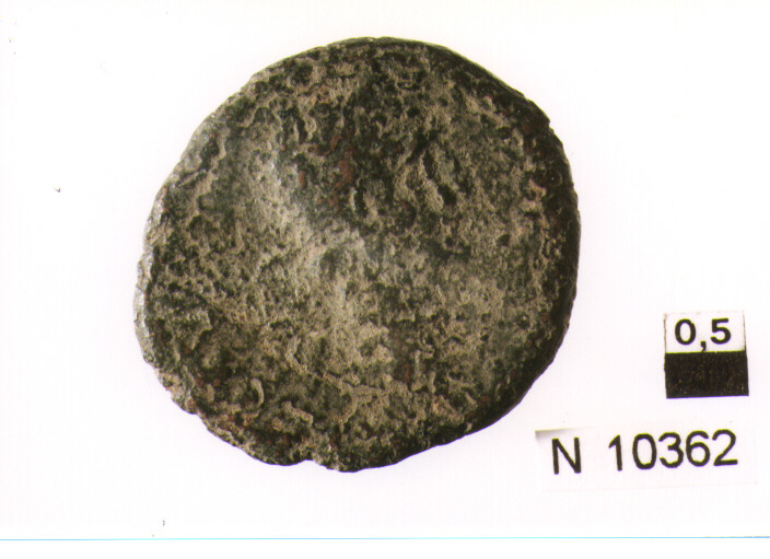 R/ testa di imperatore non id. a destra; V/ figura femminile non id. stante a sinistra (moneta, asse) (secc. I/ II d.C)