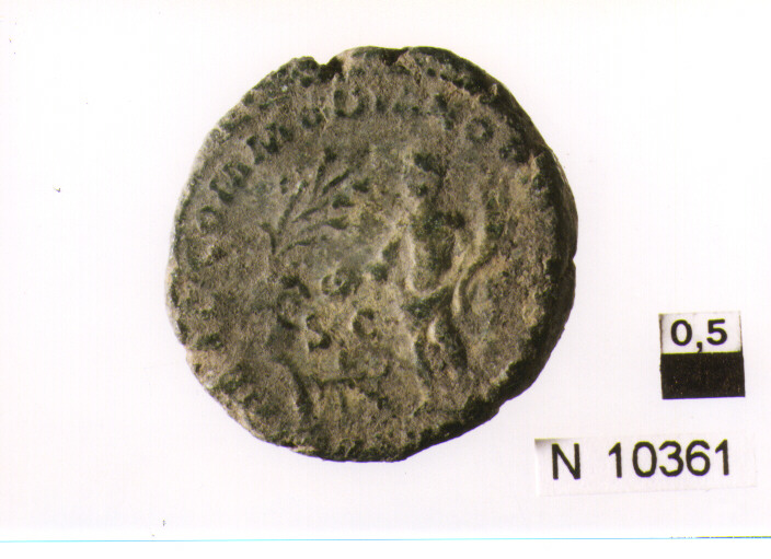 R/ testa laureata di commodo a destra; V/ Ercole stante a sinistra sacrificante su un altare a sinistra tenendo una cornucopia (moneta, asse) (sec. II d.C)