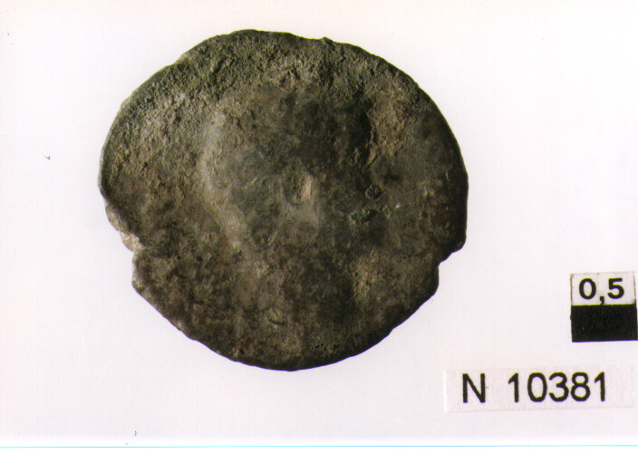 R/ busto di Adriano(?) a destra; V/ figura femminile stante a sinistra con scettro e spighe di grano(?) (moneta, asse) (sec. II d.C)