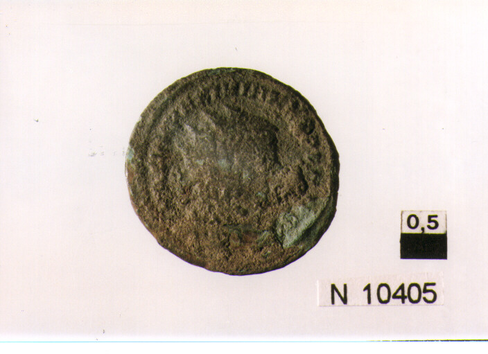 R/ busto radiato di imperatore Massimiano(?) a destra; V/ imperatore riceve vittoria da Giove stante a sinistra (moneta, antoniniano) (secc. III/ IV d.C)